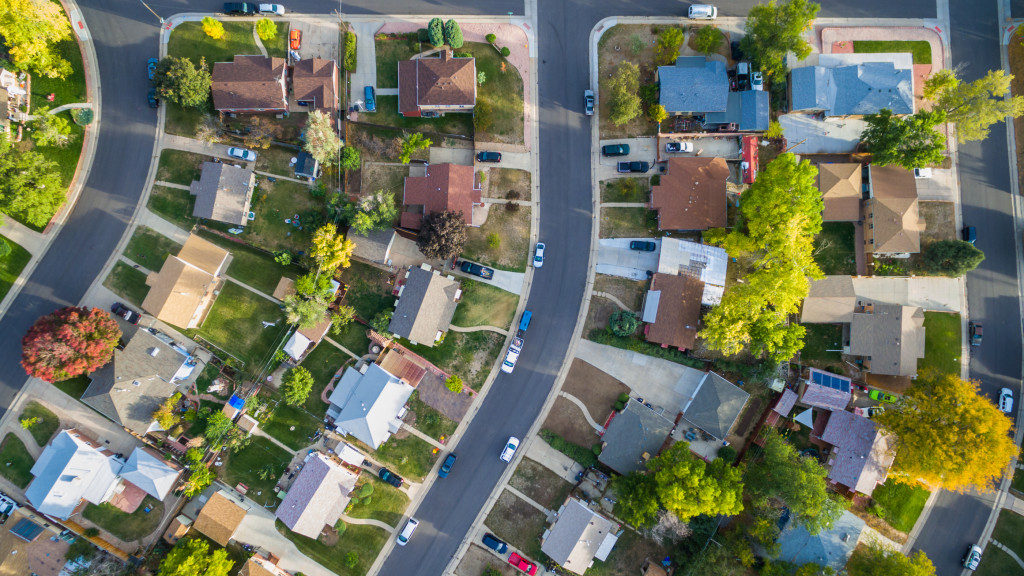 homes in the neighborhood